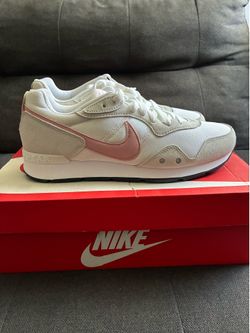 Nike Venture Runner Size 10 Women Brand New
