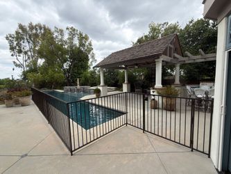Gate for summing pool