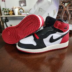 Size 4.5y AIR JORDAN 1 RETRO HIGH OG GS 