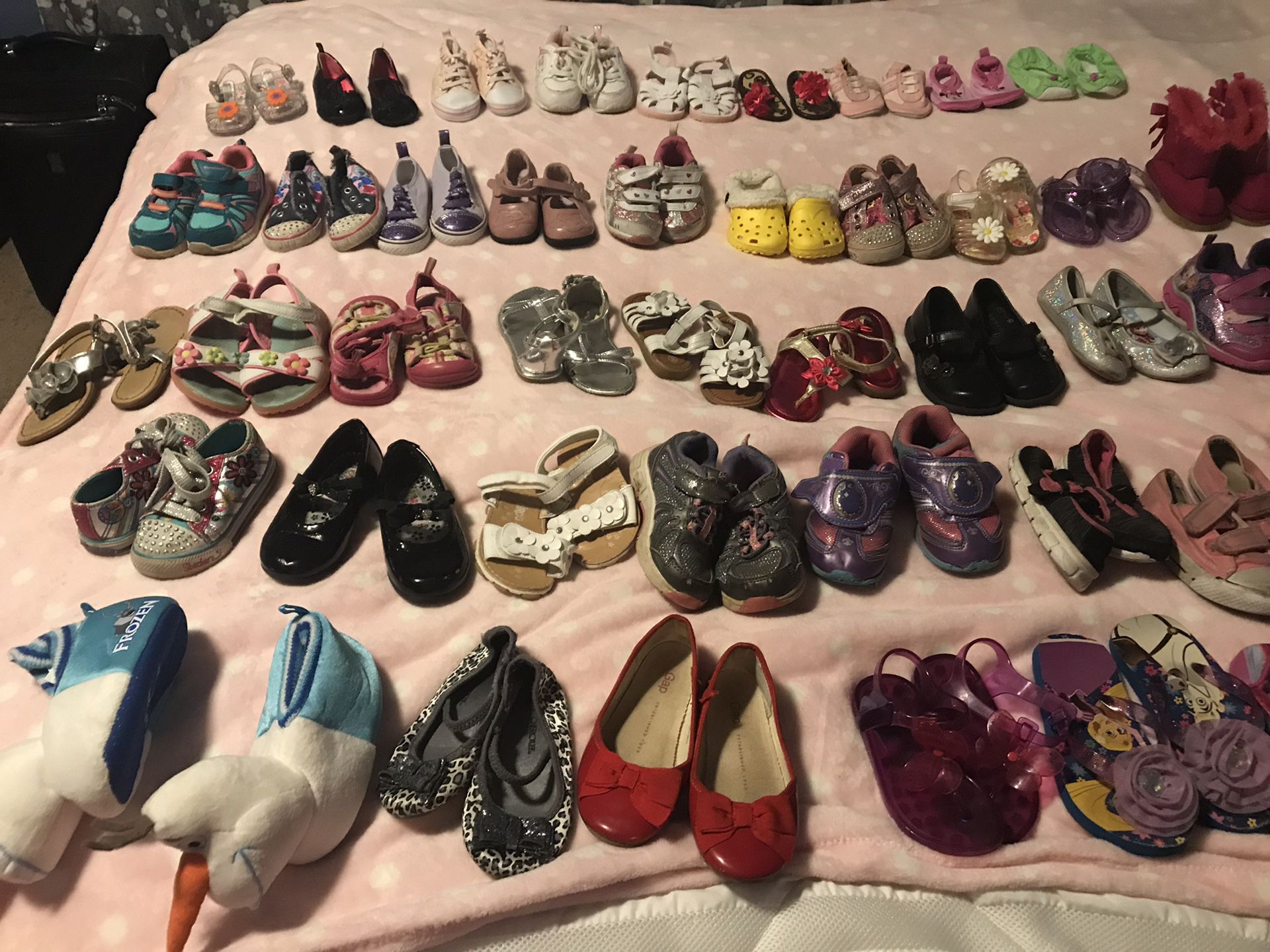 Girls shoes ranging from newborn to toddler size 7