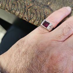 MEN'S PINKY RING WITH RED STONE SIZE 7