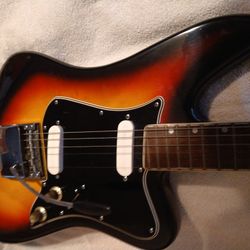 1960-70's Univox UC-2 MU Vintage Lead Guitar, Rare. Only 2 Owners. Extra Strings, Strap, Carrying Case. And Mini Amplifier To Sweeten Deal.