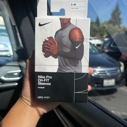 Brand new Nike arm sleeve comes with two inside