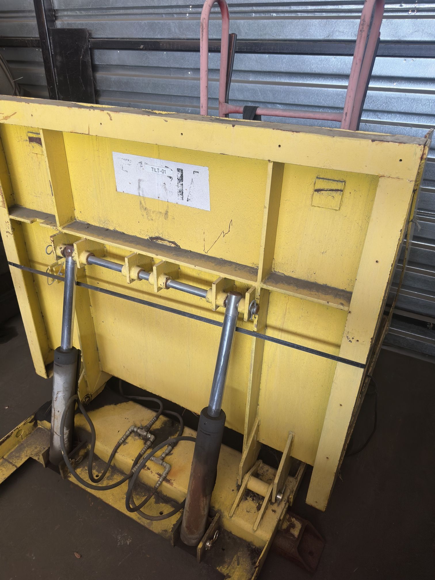 HEAVY-DUTY INDUSTRIAL UPENDER / TILT MACHINE