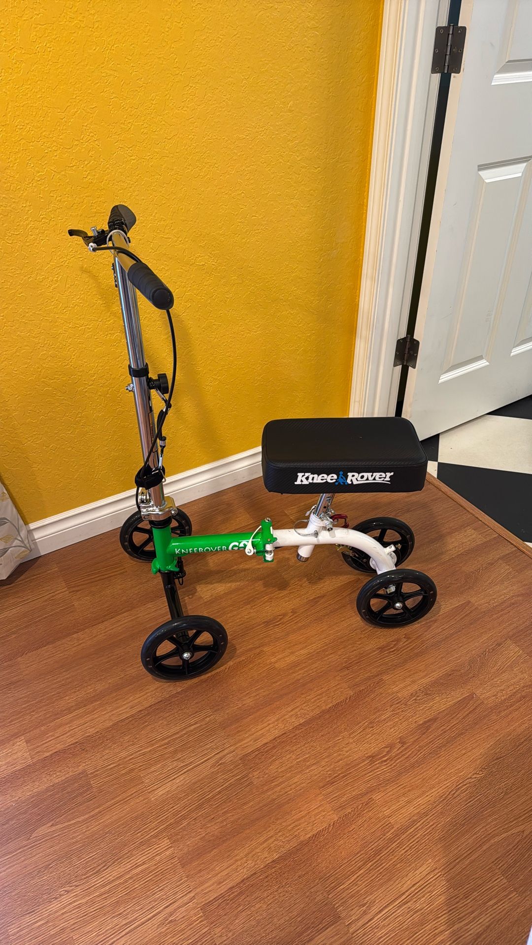 KneeRover GO Knee Scooter