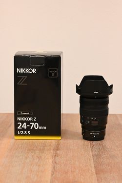Nikon NIKKOR Z 24-70mm f/2.8 S Box Hood UV Filter Excellent