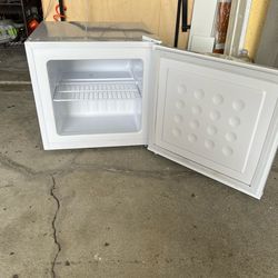 Commercial Cool 1.2 cu ft mini freezer