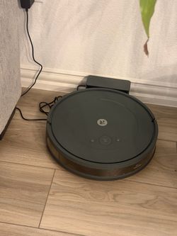 iRobot Roomba Robot Vacuum and Mop Combo (