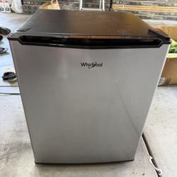 2.7 Cu Ft Whirlpool Fridge