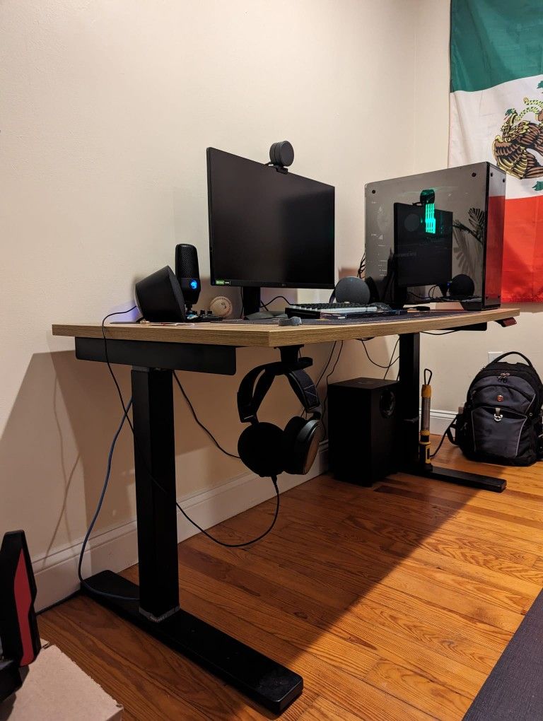 Fully standing desk electric (retails for $800+)