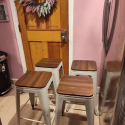 24 Inch High Bar Stools