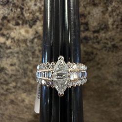 14k Vintage Marquise Shape Ring Size 8.5