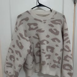 cheetah print sweater, size medium 