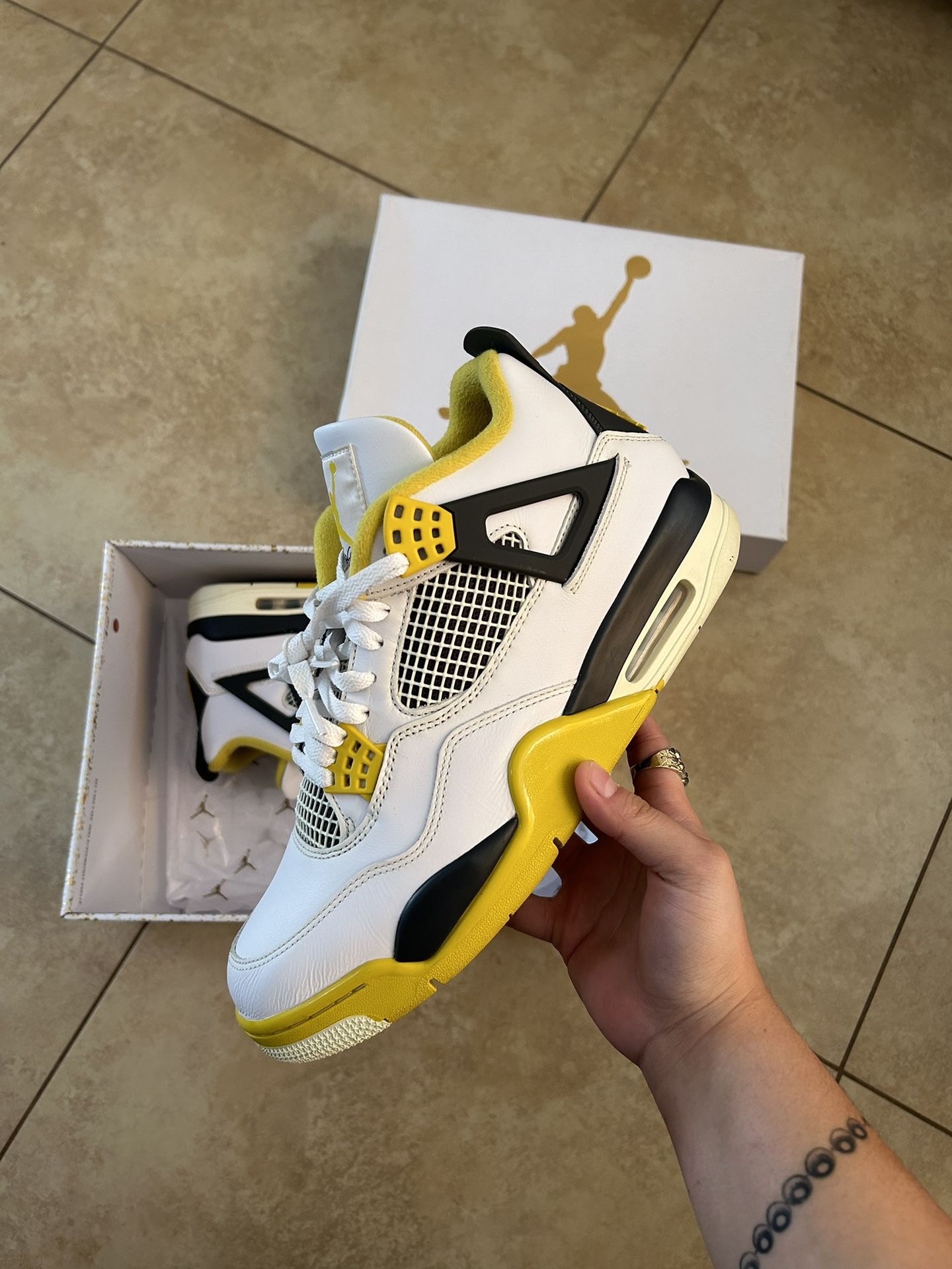 Jordan 4 Retro Vivid Sulfur