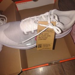 Nike 6 Revolution Sneakers 