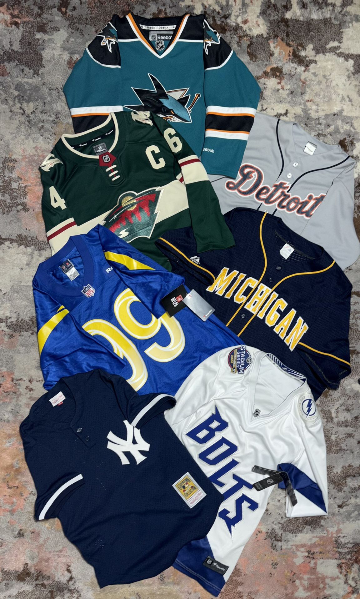 MLB/NFL/NHL JERSEYS 🔥✅ OPEN TO OFFERS !