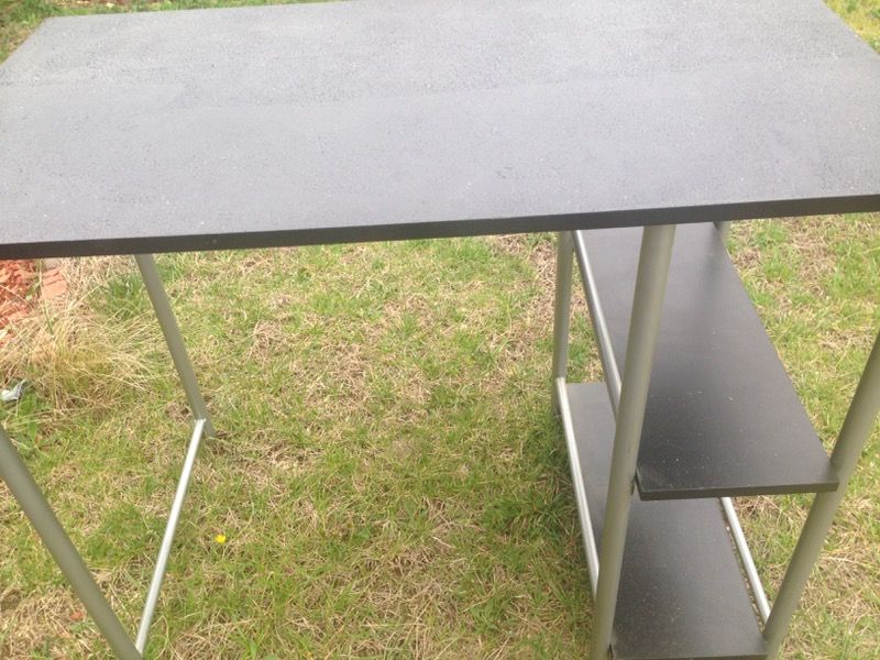 Computer table