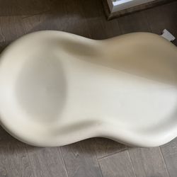 Keekaroo peanut Baby Changer