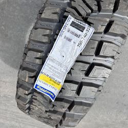 Single (1) 35 12.50 17 Goodyear Wrangler MT/R with Kevlar Tire