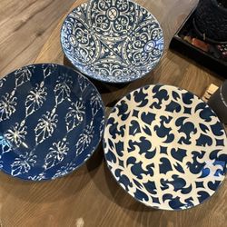Porcelain serving bowls 