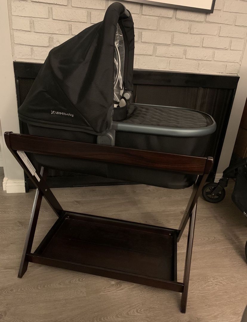 Uppababy bassinet on clearance floor