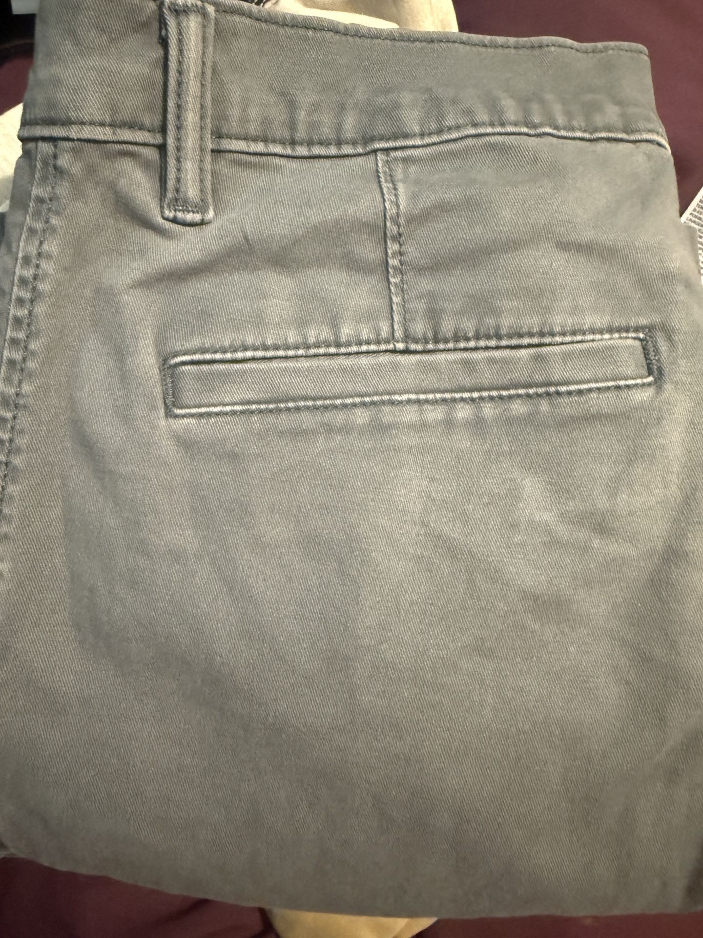 Levi Chinos