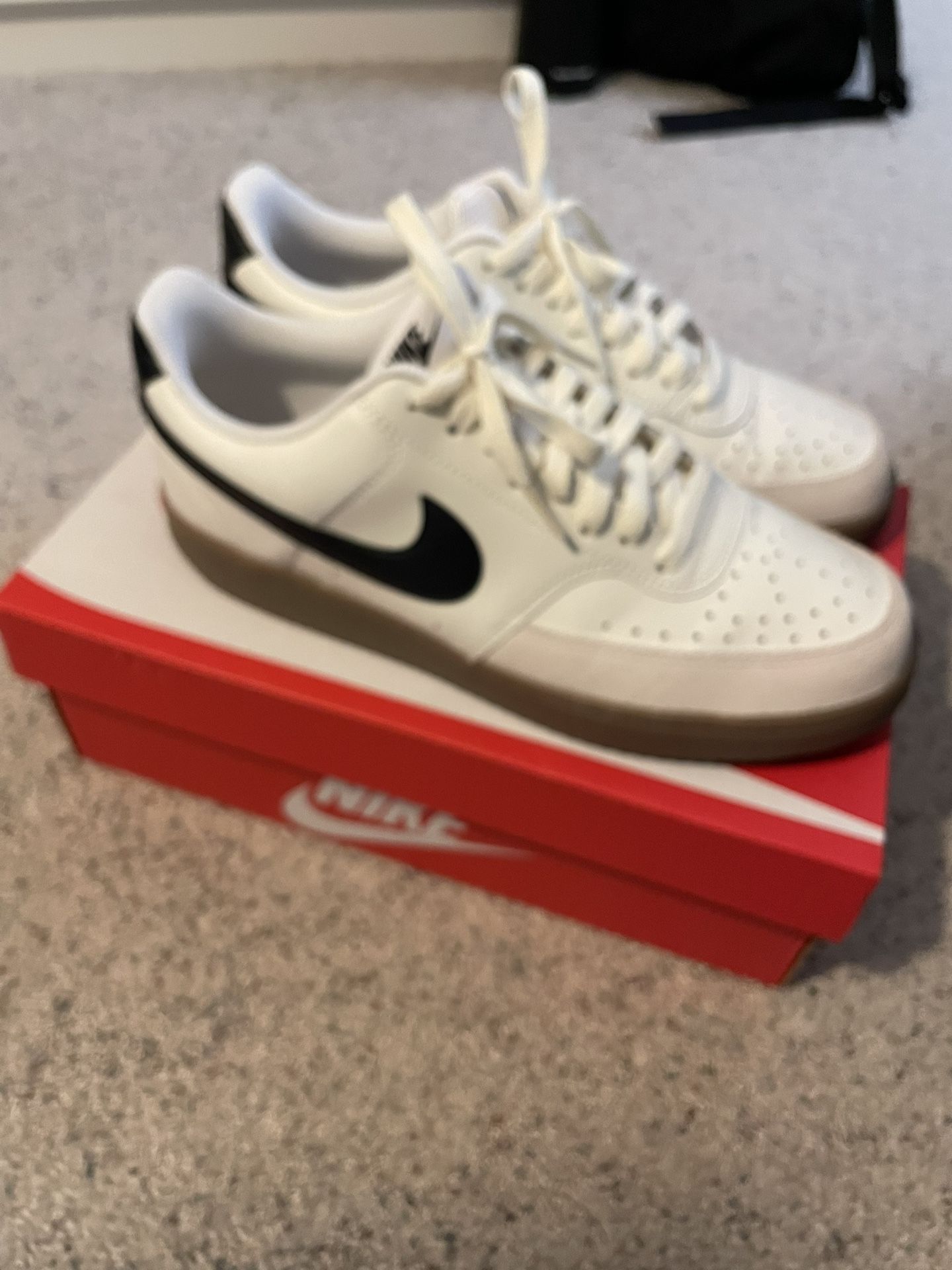 Men’s 9.5 Nike Low Court Vision (with box)