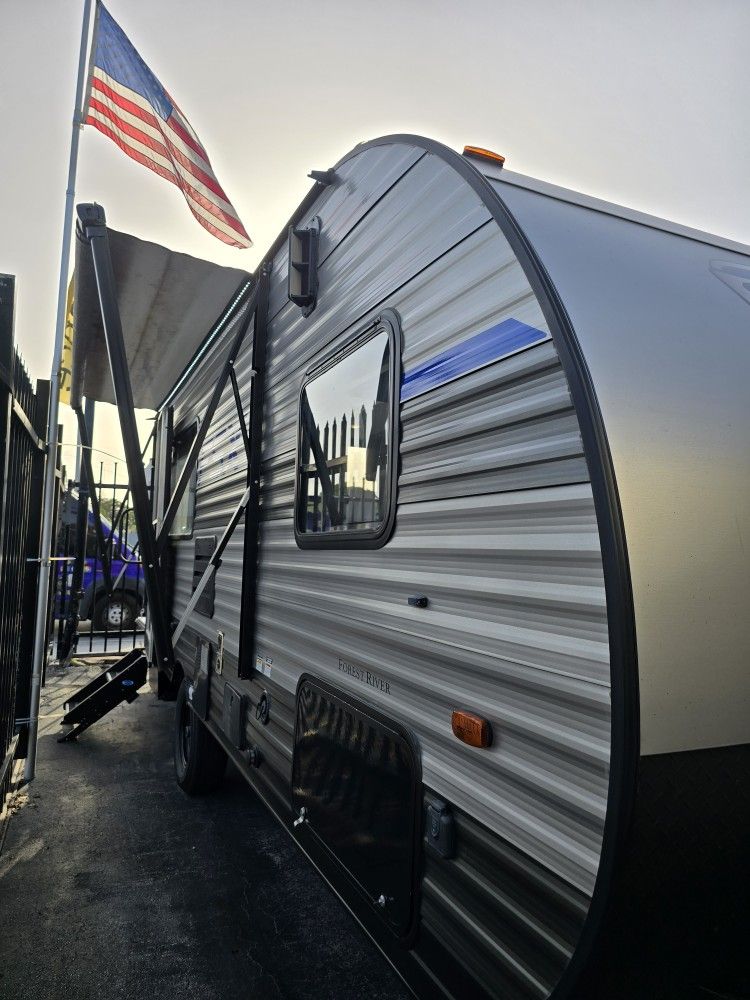 Rv Travel Trailer Toy Hauler 18' Ft 2022
