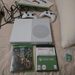 XBox One With 2 Wireless Controllers