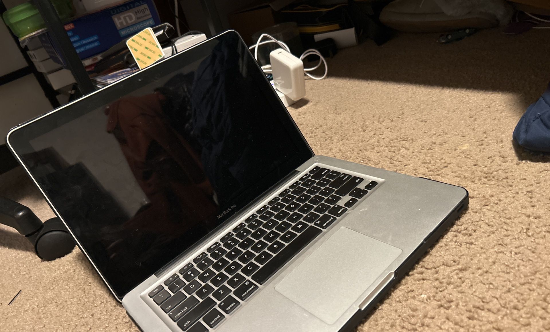 MACBOOK PRO