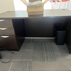 Office Desks 6 Available