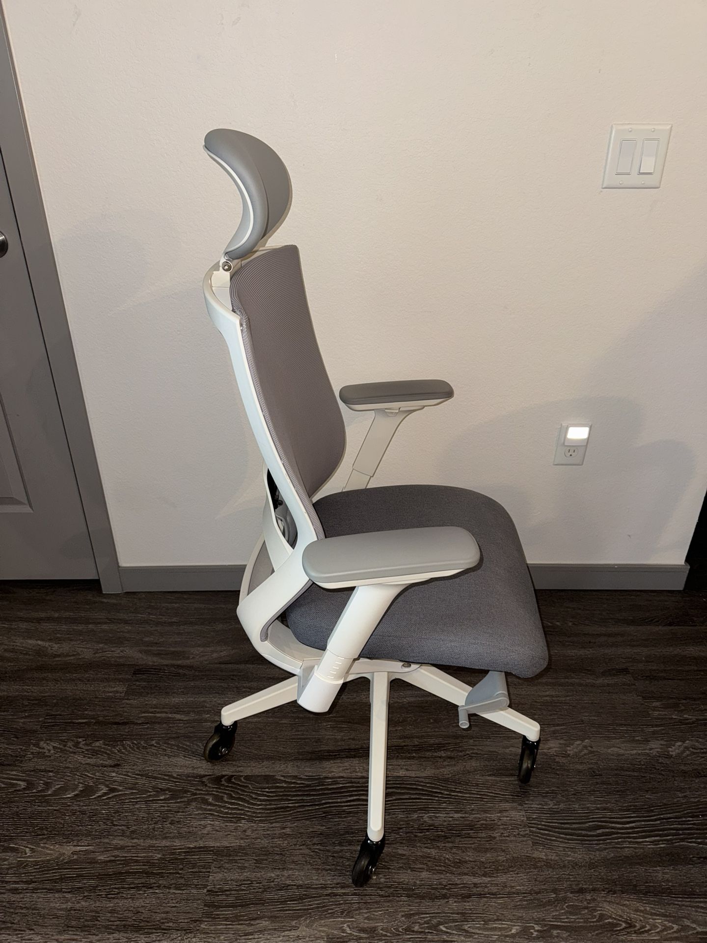 SIDIZ T50 Ergonomic Home Office Chair : High Performance, Adjustable Headrest, 2-Way Lumbar Support, 3-Way Armrest, Forward Tilt, Adjustable Seat Dept