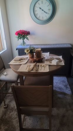 Dining table and 4 chairs