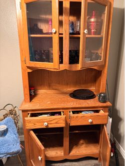 China cabinet/hutch