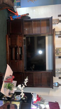 Entertainment center
