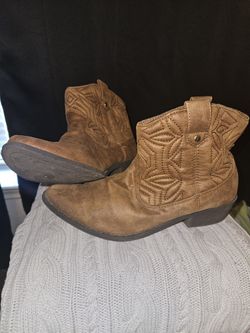 Boots Brown
