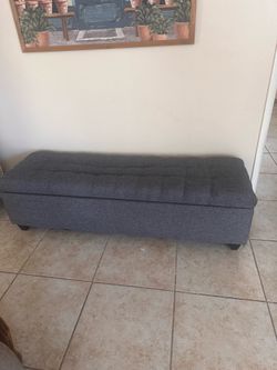 Free storage ottoman