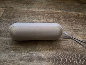 Beats Pill Gold