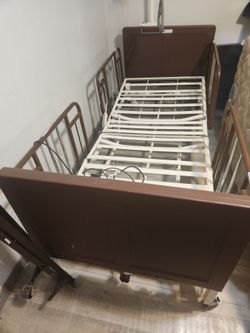Hospital bed with trampies
