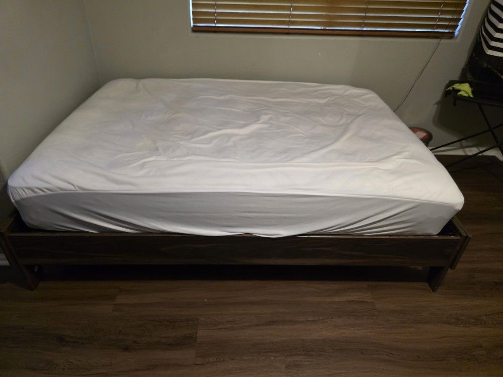 Full Size Bed With Mattress