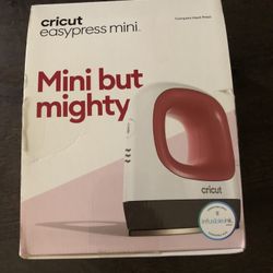 Cricut Mini Heat Press for Vinyl Projects - Raspberry