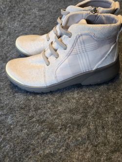 New Boots Bzees 7.5 Womens 