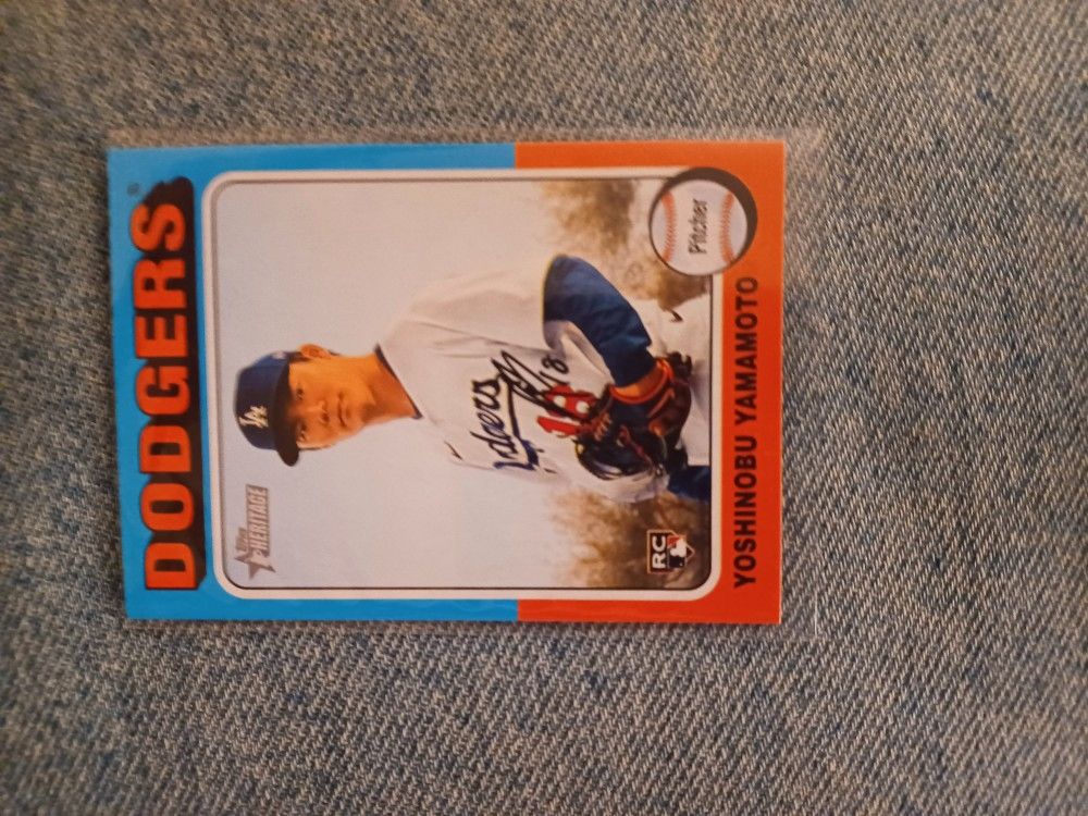 Yoshinobu Yamamoto Rookie Baseball Card