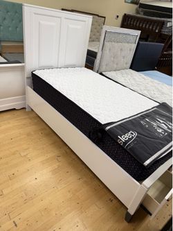 Twin platform bed frame with foot board drawers