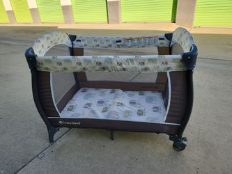 Babytrend portable crib