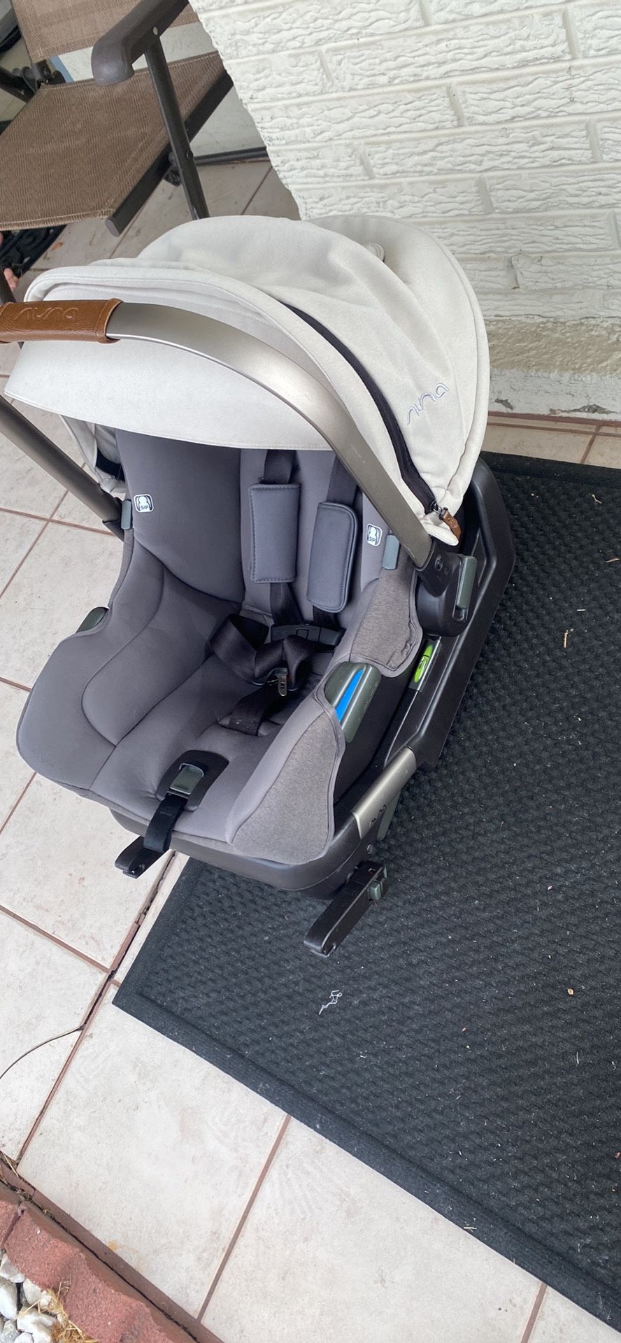 Nuna infant Car seat 