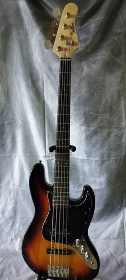 Brand new 5 string electric bass with new bag cable and shoulder strap