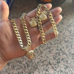Gold Money Bag Earrings 