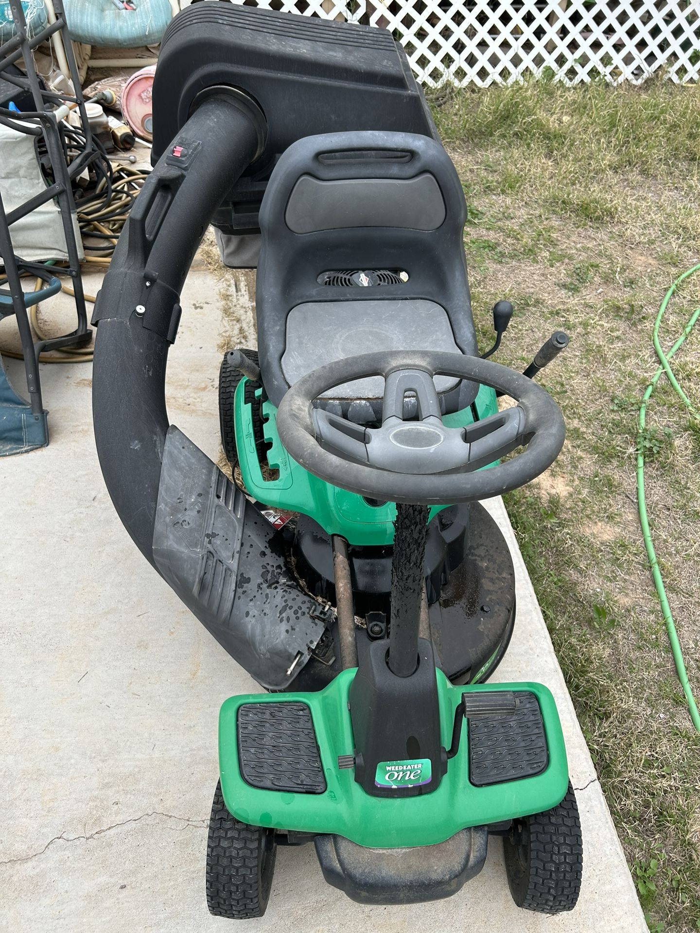 Riding lawnmower Weedeater One