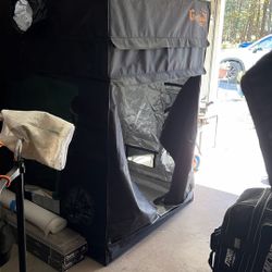 Gorilla Grow Tent 5 X 5 With Exhaust Of Vivo Son 4000 Led Light And The Exhaust Vent For Sale
